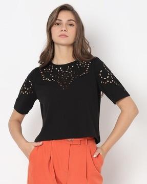 women embroidered t-shirt with round neck