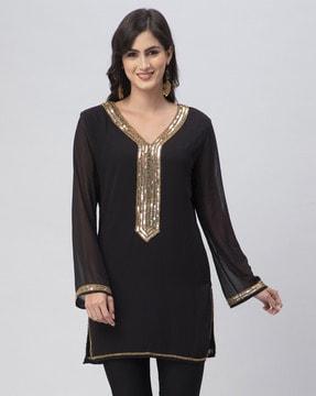 women embroidered v-neck straight kurti