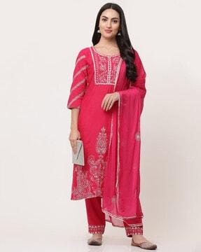 women embroidererd straight kurta set with dupatta