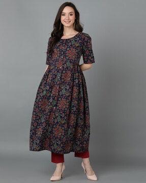 women flared kurta with geometric print