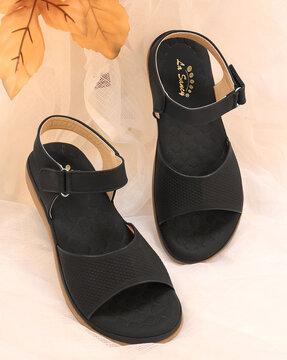 women flat sandals with velcro fastening