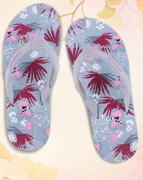 women flip-flops with pvc upper