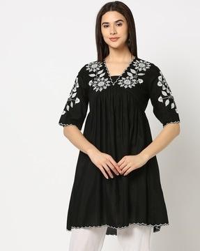 women floral embroidered relaxed fit tunic
