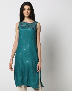 women floral embroidered straight kurta