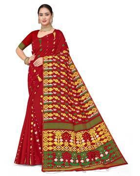 women floral pattern saree with contrast pallu