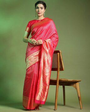 women floral pattern saree with contrast zari border