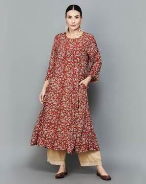 women floral print flared kurta with insert pockets