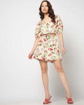 women floral print regular fit pleat-front shorts