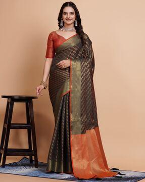 women floral print saree with contrast border