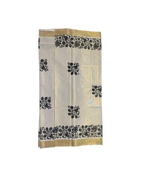 women floral print saree with zari border