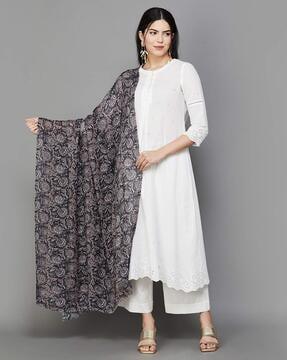 women floral print shawl with frayed hem