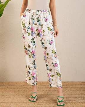 women floral print straight fit pants with insert pockets