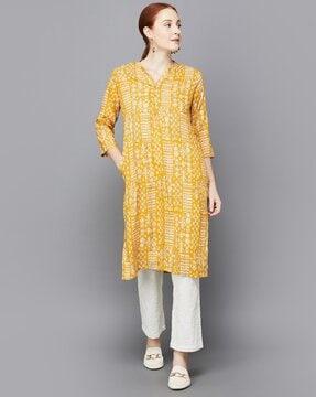 women floral print straight kurta with insert pocket