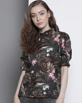 women floral print top with puff sleeves
