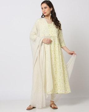 women foil spray dupatta