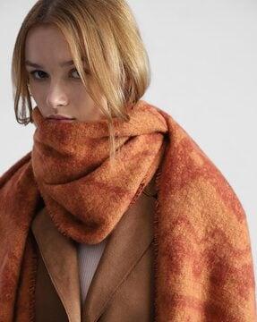 women geometric pattern brush scarf