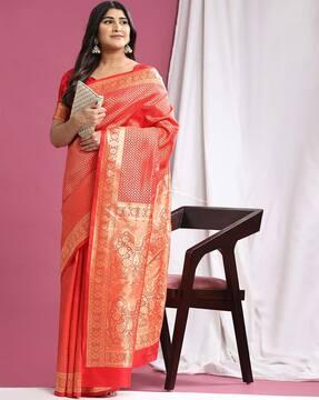 women geometric pattern saree with contrast border