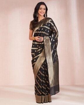 women geometric pattern saree with contrast border