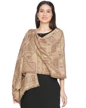 women geometric pattern shawl with frayed hem