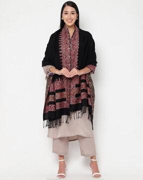 women geometric pattern shawl with tassels