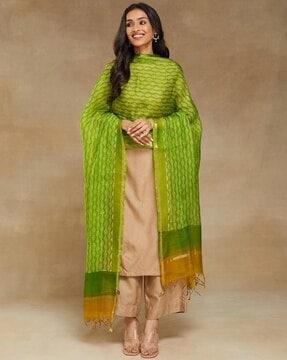 women geometric print dupatta