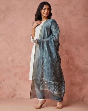 women geometric print dupatta