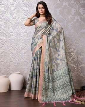 women geometric print saree with tassels