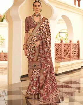 women geometric print saree