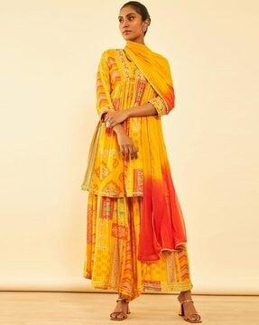 women geometric print straight kurta with sharara & dupatta