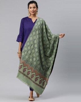 women geometric woven shawl with fringes