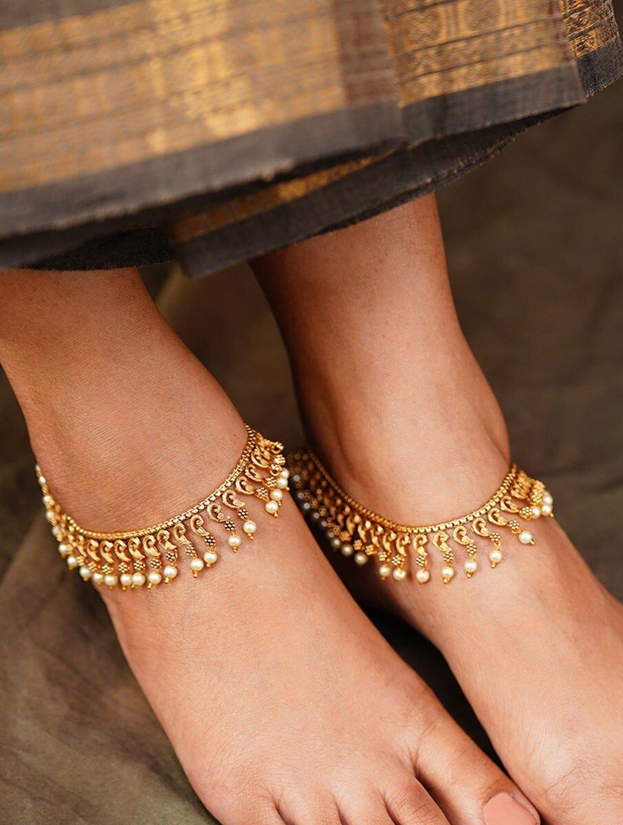 women gold flexi brass anklets