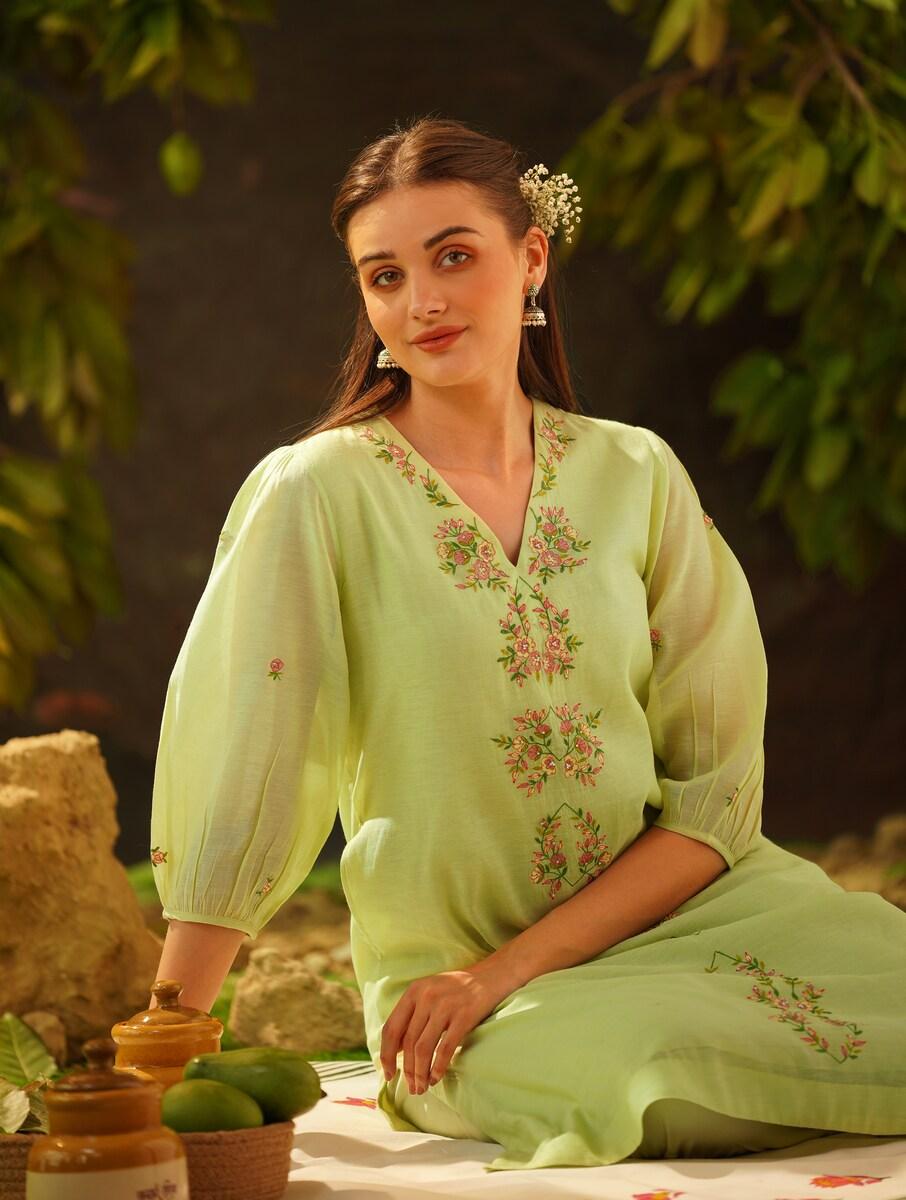 women green cotton silk v neck straight kurta with pants
