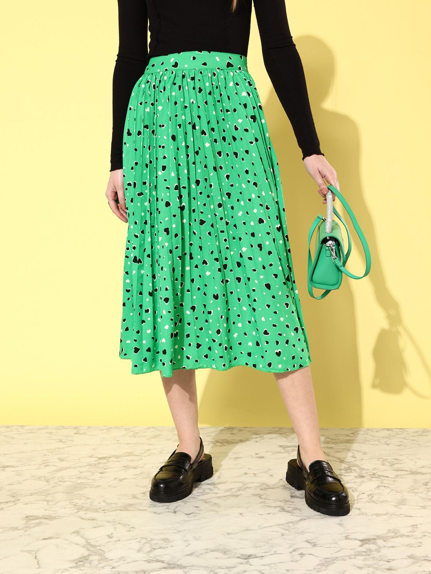 women green pleated skirt