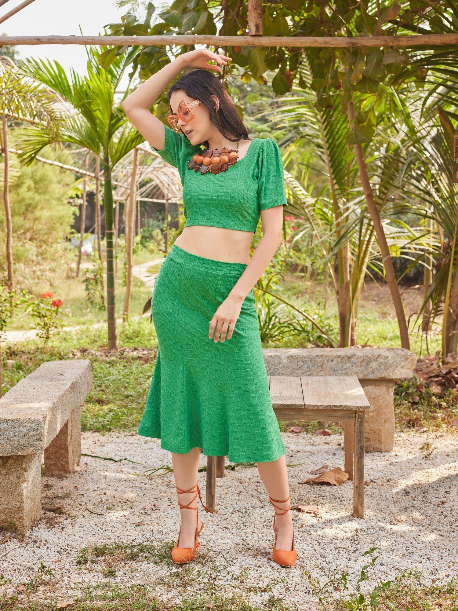 women green texture crop top and midi mermaid skirt (set of 2)