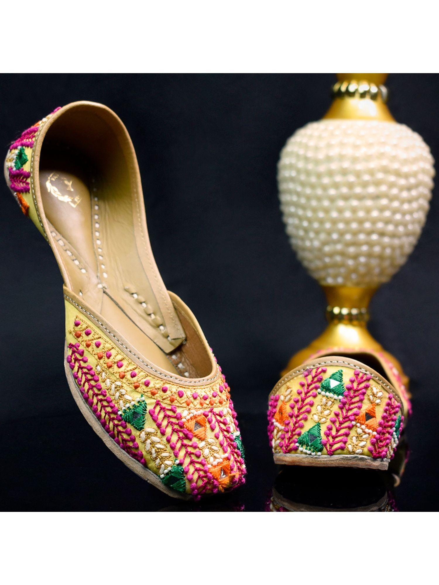 women hunoon embroidered yellow juttis