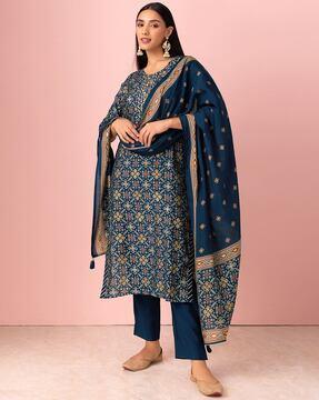 women ikat print straight kurta set