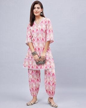 women ikat print straight kurta with pants