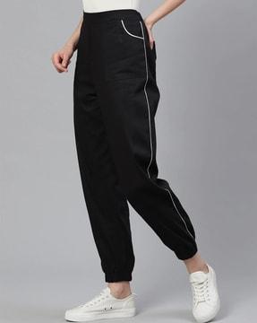 women joggers with insert pockets