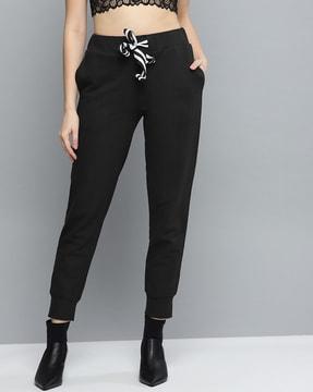 women joggers with insert pockets