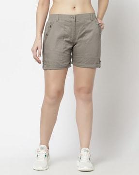 women knit shorts with insert-pockets