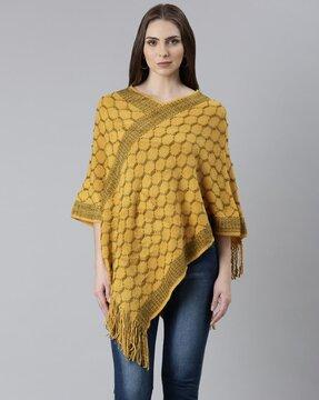 women knitted poncho with fringes