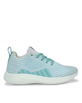 women knitted running shoes