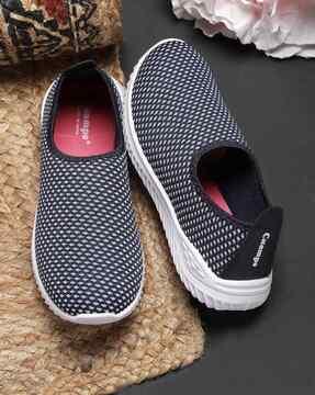 women knitted slip-on shoes