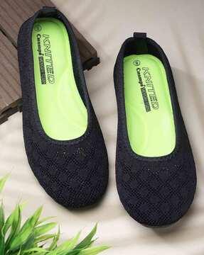 women knitted slip-on shoes