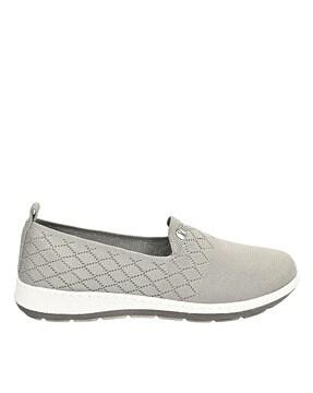 women knitted slip-on shoes