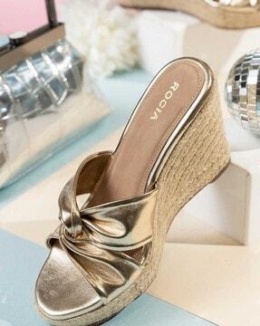 women knotted wedges