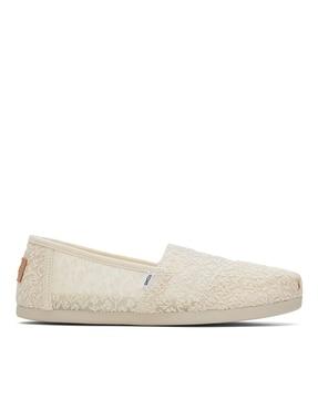 women lace slip-on shoes