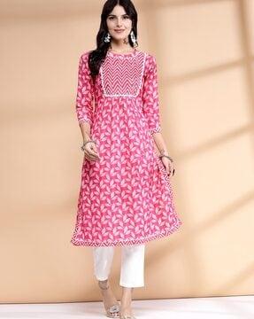 women leaf print a-line kurta with bracelet sleeves