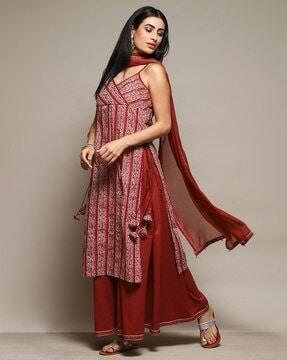 women leaf print straight kurta with palazzos & dupatta