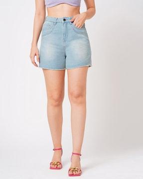 women light slim fit mid-rise washed frayed hem denim shorts